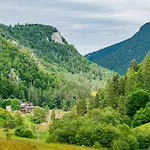 Horska Cervena Skala